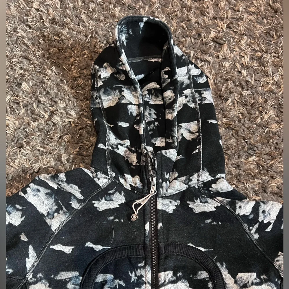 LULULEMON Scuba Full Zip - Picture 2 of 9